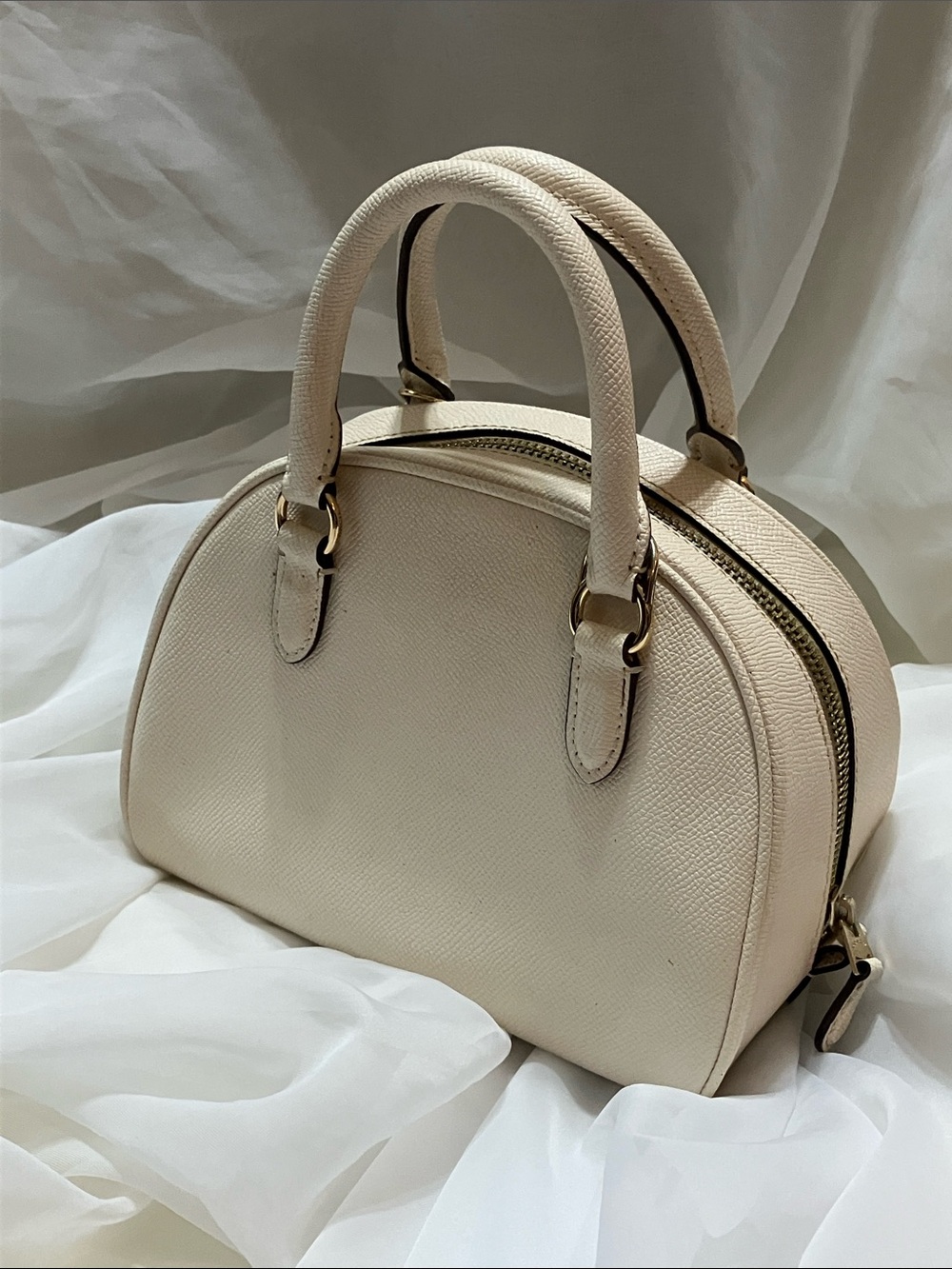 Sydney Satchel - Picture 8 of 11